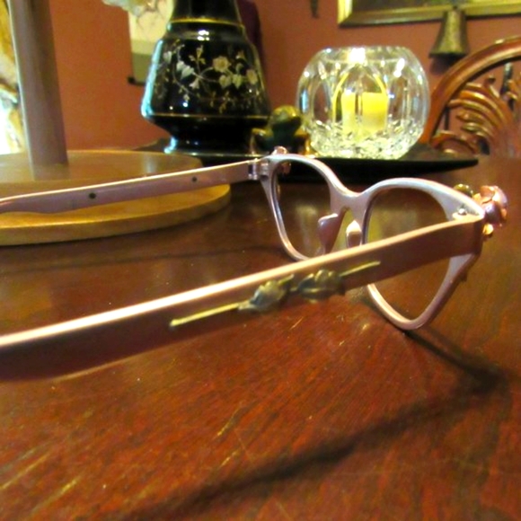 🩷🌷🩷 Exquisite RARE Vintage Tura Frosted Pink Flower Accented Cat Eye Glasses - Picture 13 of 15